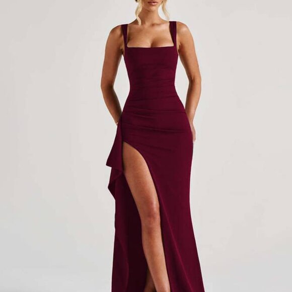 "Million-Dollar Elegance: The Power Dress for the Unforgettable Woman" - Picture 3 of 4